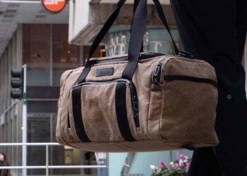 Stylish Gym Bag Supports Your New Year’s Fitness Goals and Tech Storage Needs