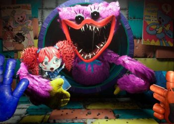 Fan Displays Cosplay Inspired by Poppy Playtime Player