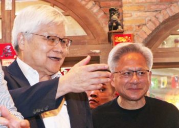 NVIDIA CEO Jensen Huang Hosts “Iconic” Taiwan Dinner with Executives; Distributes Souvenirs to Media